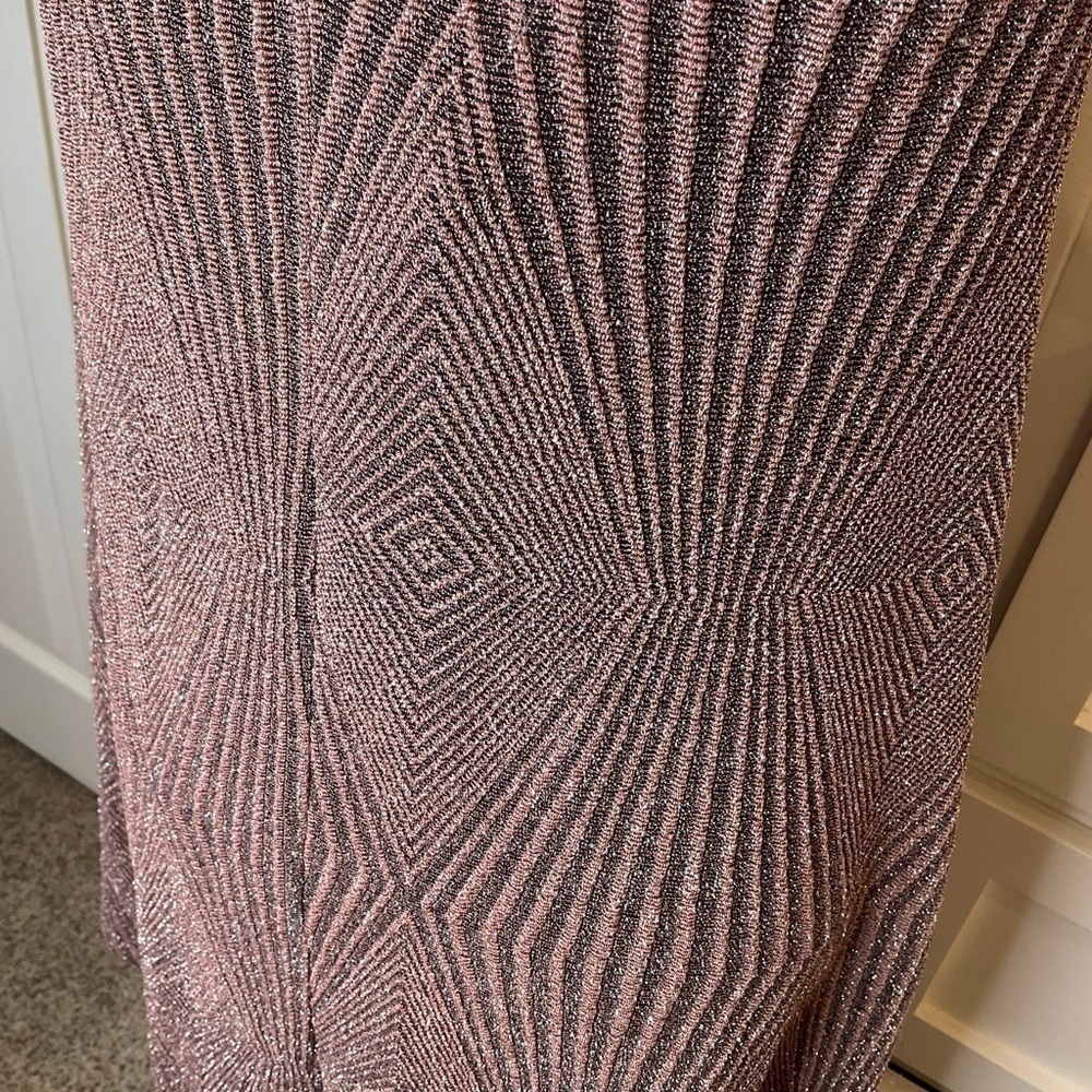 Everly brand new with tags… rose shimmery stretchy fun little dress - Picture 5 of 7